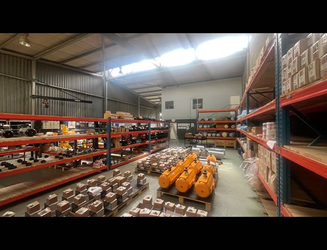 820M² WAREHOUSE TO LET IN SPARTAN